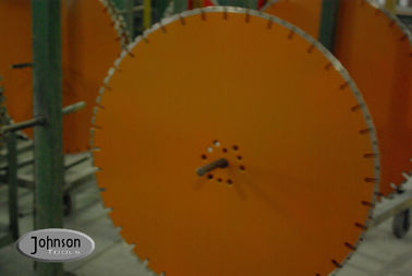 26» εξωτερική διάμετρος 650mm ενισχυμένη συγκεκριμένη λεπίδα πριονιών διαμαντιών με τα αιχμηρά τμήματα, βασική αυλάκωση