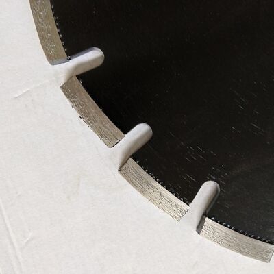 συγκεκριμένη λεπίδα πριονιών διαμαντιών βρόχων λέιζερ 450mm για την οδική κοπή κυκλοφορίας αερολιμένων